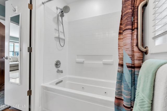 33 W Bayview Avenue, Ocean Gate, NJ 08740