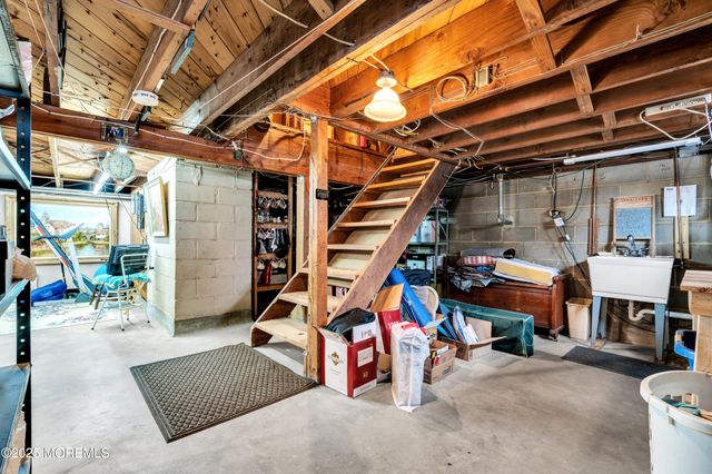 33 W Bayview Avenue, Ocean Gate, NJ 08740