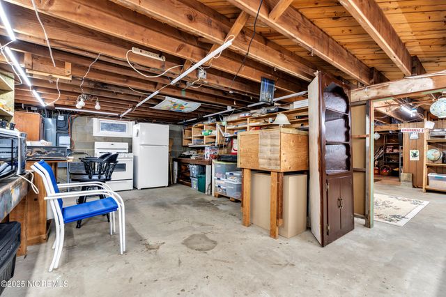 33 W Bayview Avenue, Ocean Gate, NJ 08740