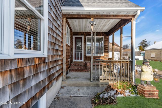 33 W Bayview Avenue, Ocean Gate, NJ 08740