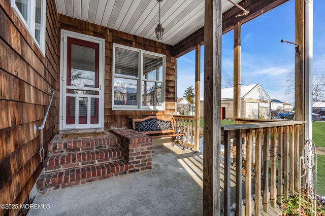 33 W Bayview Avenue, Ocean Gate, NJ 08740