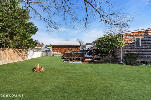 33 W Bayview Avenue, Ocean Gate, NJ 08740