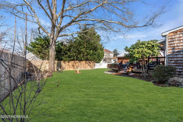 33 W Bayview Avenue, Ocean Gate, NJ 08740