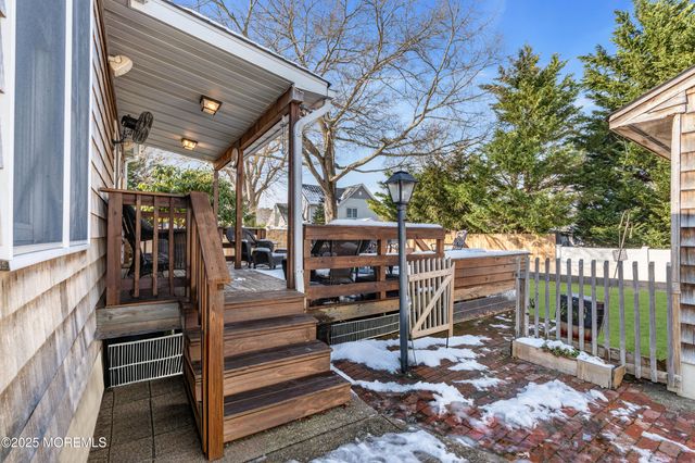 33 W Bayview Avenue, Ocean Gate, NJ 08740