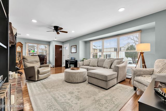 33 W Bayview Avenue, Ocean Gate, NJ 08740