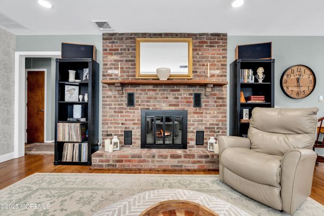 33 W Bayview Avenue, Ocean Gate, NJ 08740