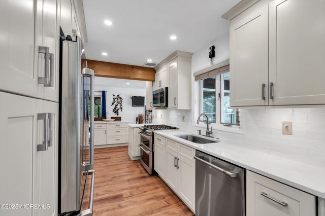 33 W Bayview Avenue, Ocean Gate, NJ 08740