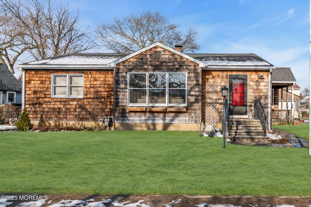 33 W Bayview Avenue, Ocean Gate, NJ 08740