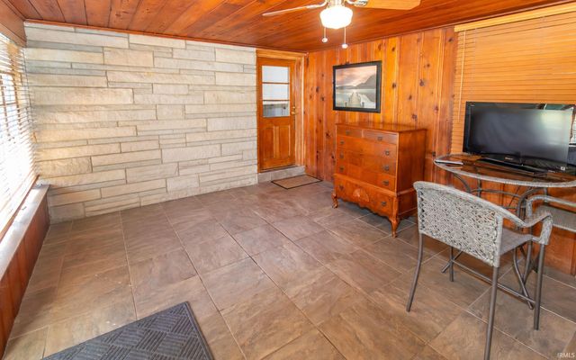 5566 Martin Road, Newburgh, IN 47630