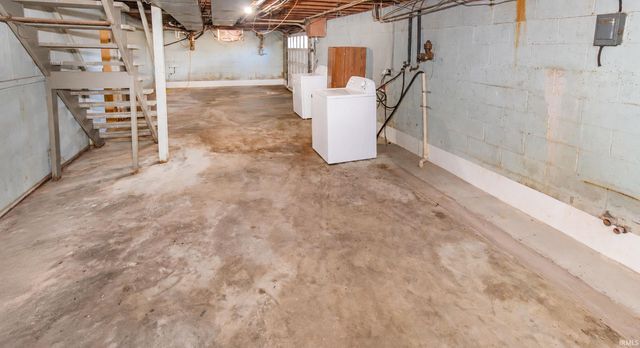 5566 Martin Road, Newburgh, IN 47630