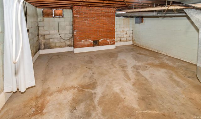 5566 Martin Road, Newburgh, IN 47630