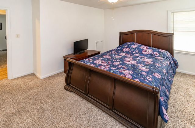 5566 Martin Road, Newburgh, IN 47630