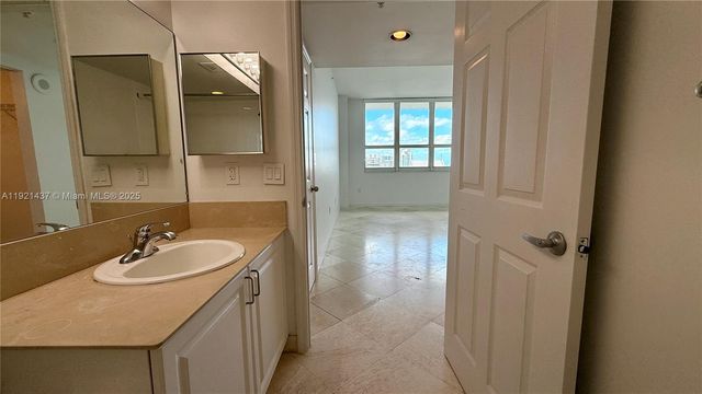 1155 Brickell Bay Dr PH104, Miami, FL 33131