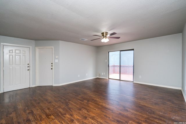 15503 WALNUT CREEK DR, San Antonio, TX 78247