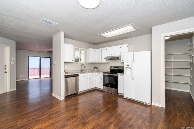 15503 WALNUT CREEK DR, San Antonio, TX 78247