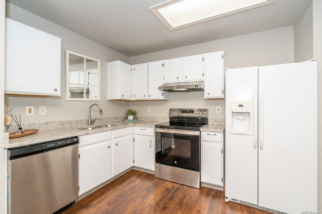 15503 WALNUT CREEK DR, San Antonio, TX 78247