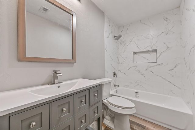 16718 Barcelona Drive, Friendswood, TX 77546