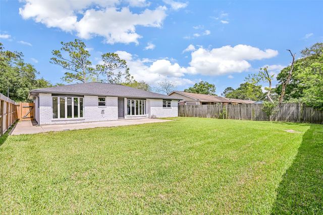 16718 Barcelona Drive, Friendswood, TX 77546