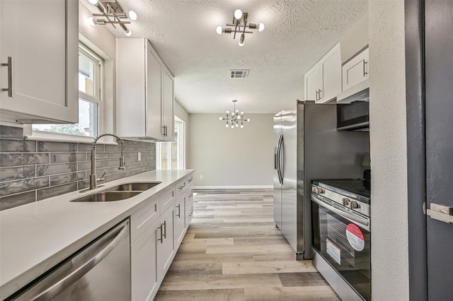 16718 Barcelona Drive, Friendswood, TX 77546