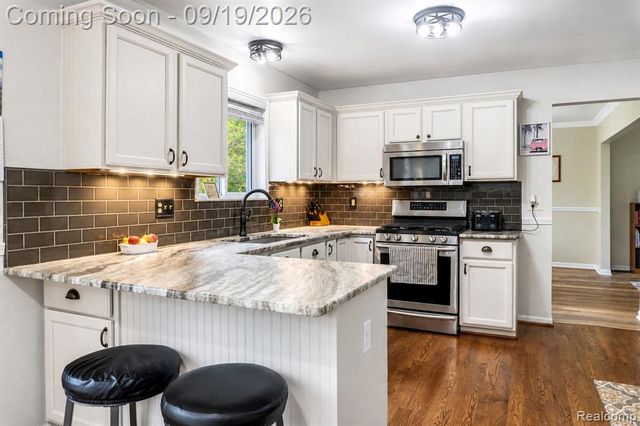 13608 Windmoor Drive, South Lyon, MI 48178