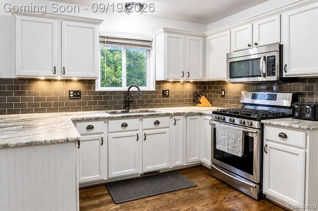 13608 Windmoor Drive, South Lyon, MI 48178