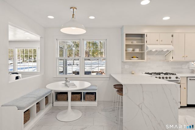 7 Shaw Drive, Simsbury, CT 06070