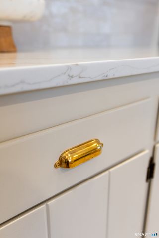 7 Shaw Drive, Simsbury, CT 06070