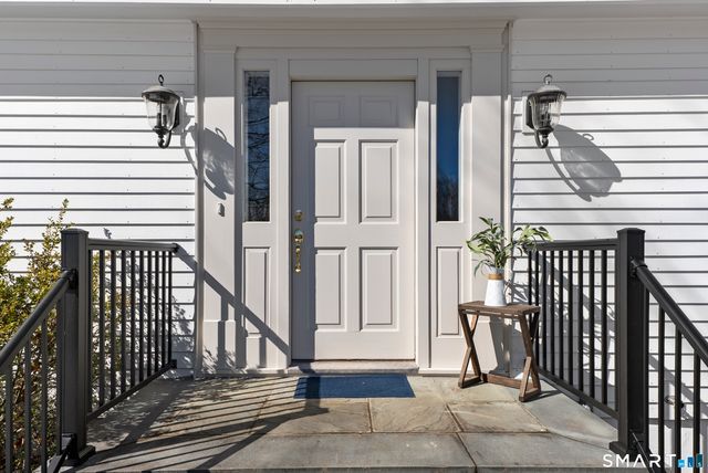 7 Shaw Drive, Simsbury, CT 06070