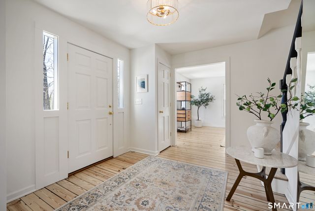 7 Shaw Drive, Simsbury, CT 06070