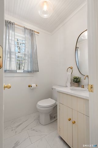 7 Shaw Drive, Simsbury, CT 06070