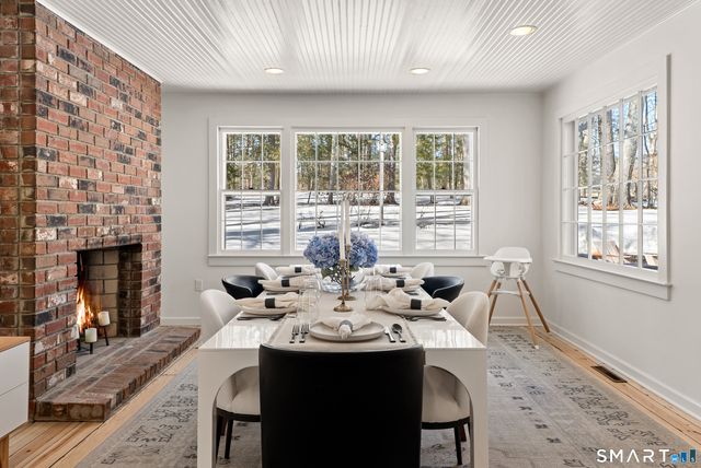 7 Shaw Drive, Simsbury, CT 06070