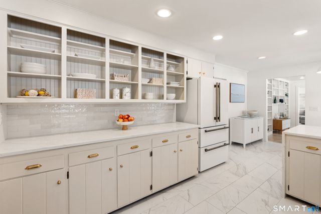 7 Shaw Drive, Simsbury, CT 06070