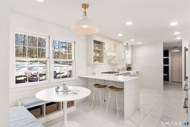 7 Shaw Drive, Simsbury, CT 06070