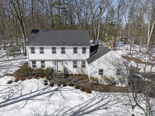 7 Shaw Drive, Simsbury, CT 06070