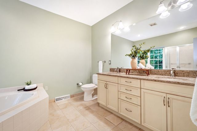 15 Hawthorne Lane 15, Bedford, MA 01730