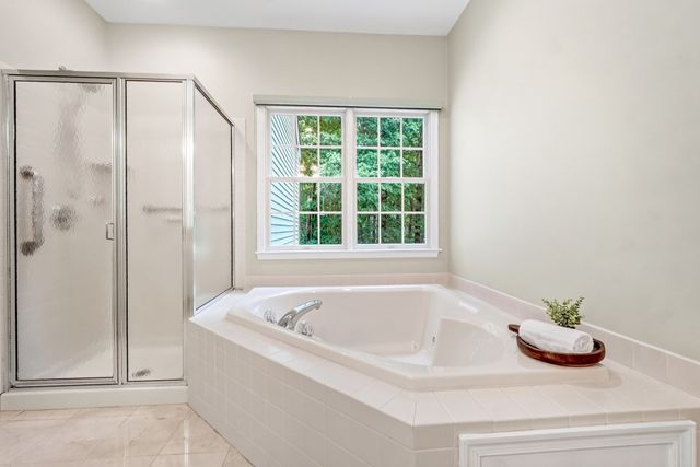 15 Hawthorne Lane 15, Bedford, MA 01730