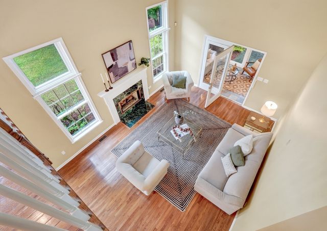 15 Hawthorne Lane 15, Bedford, MA 01730