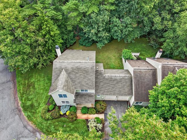 15 Hawthorne Lane 15, Bedford, MA 01730