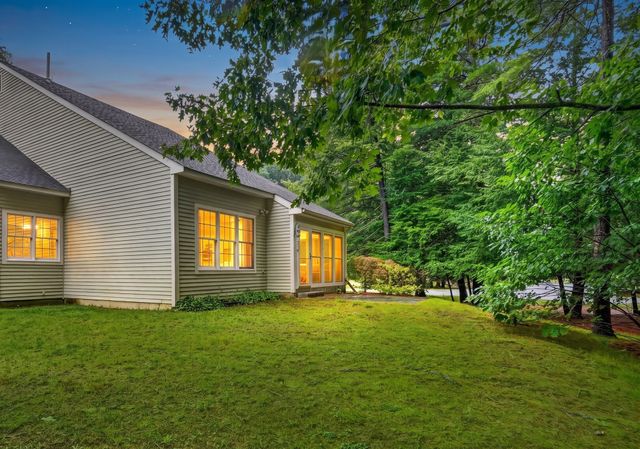15 Hawthorne Lane 15, Bedford, MA 01730