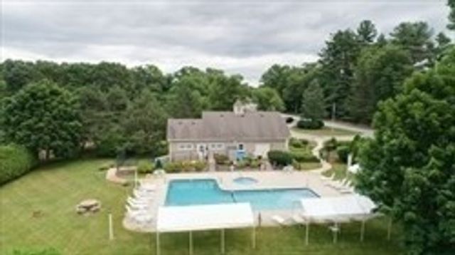 15 Hawthorne Lane 15, Bedford, MA 01730