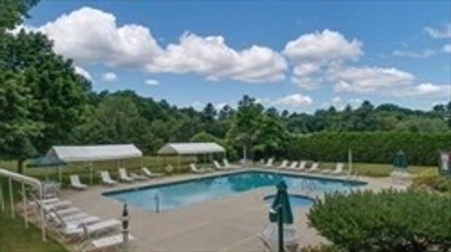 15 Hawthorne Lane 15, Bedford, MA 01730