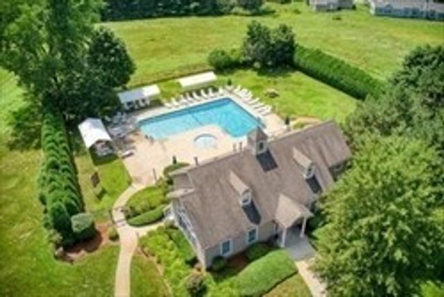 15 Hawthorne Lane 15, Bedford, MA 01730
