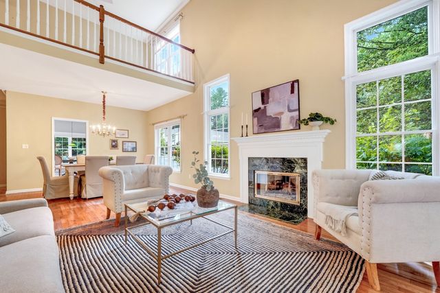 15 Hawthorne Lane 15, Bedford, MA 01730