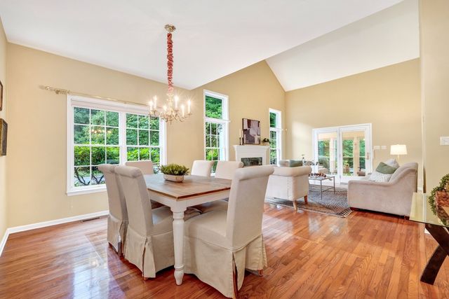 15 Hawthorne Lane 15, Bedford, MA 01730