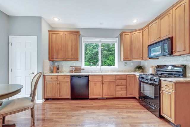 15 Hawthorne Lane 15, Bedford, MA 01730