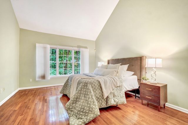 15 Hawthorne Lane 15, Bedford, MA 01730