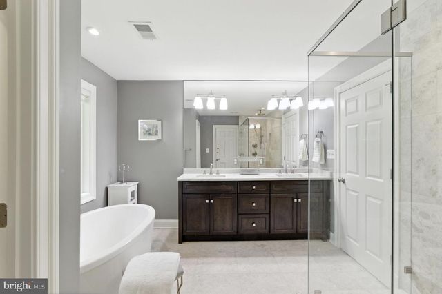 6838 SAINT ALBANS RD, Mclean, VA 22101