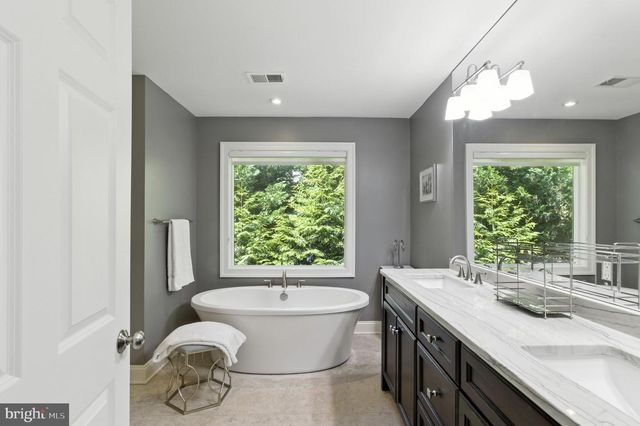 6838 SAINT ALBANS RD, Mclean, VA 22101