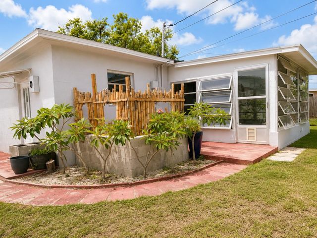 6000 42ND AVENUE N, St Petersburg, FL 33709