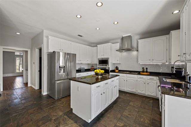 800 Ridgedale Court, Southlake, TX 76092